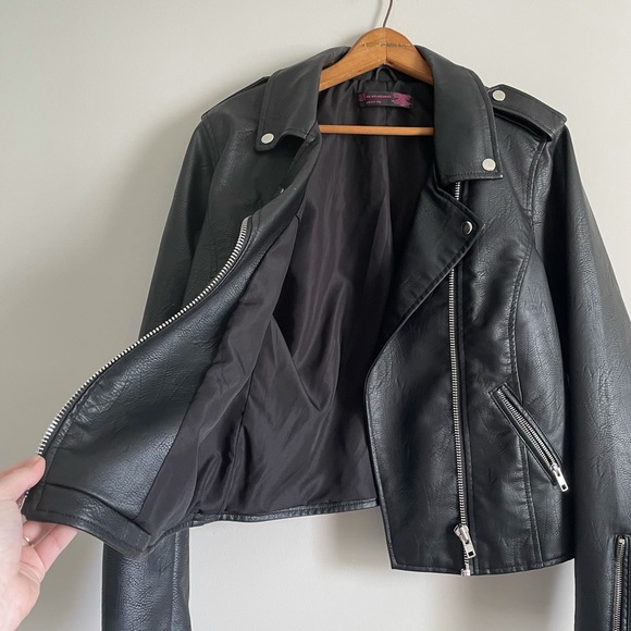 No Boundaries Faux Leather Motorcycle Jacket - Picture 6 of 12